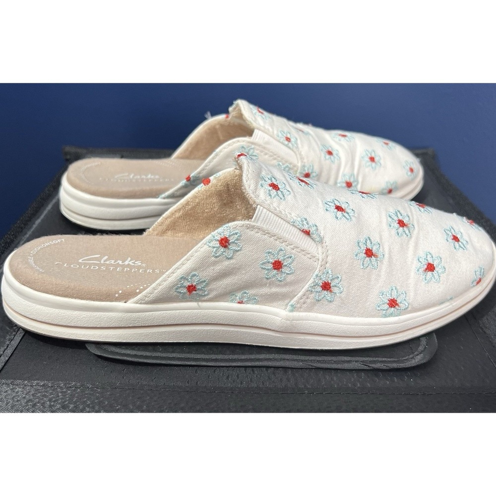 Cloudsteppers Clarks Womens 7 Slip On Breeze Shore Floral Embroidered Mules
